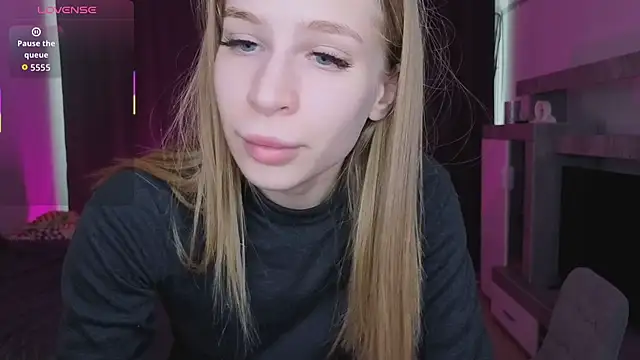 Elis Fox online show from March 17, 2026, 11:02 am