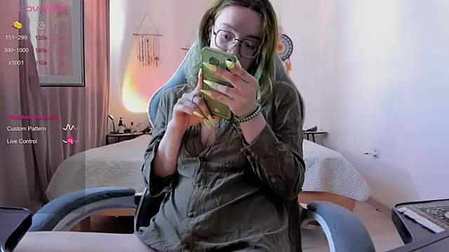 Snapshot of alisahug chatting on August 9, 2026, 7:46 am alisahug online show from August 9, 2026, 7:46 am