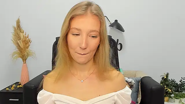 LolaWilsons online show from December 29, 2024, 7:39 am