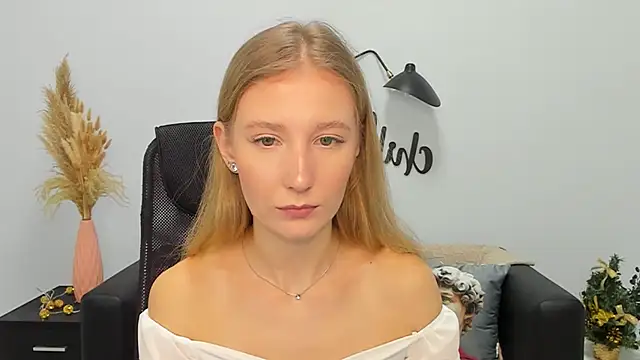 LolaWilsons online show from December 29, 2024, 12:23 pm