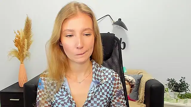 LolaWilsons online show from January 22, 2025, 11:01 am