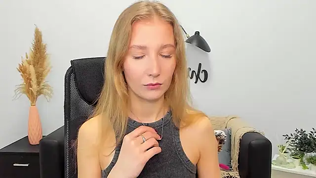 LolaWilsons online show from January 29, 2025, 6:22 am