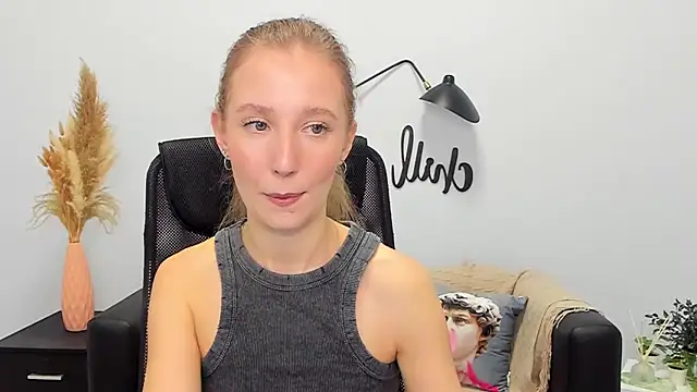 LolaWilsons online show from January 30, 2025, 12:37 pm