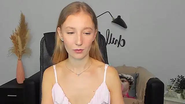 LolaWilsons online show from February 4, 2025, 9:28 am