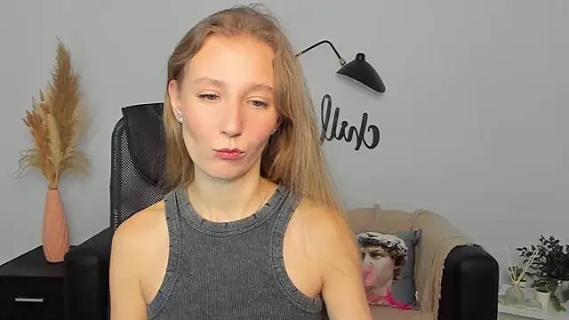 LolaWilsons online show from February 5, 2025, 12:27 pm