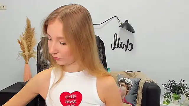 LolaWilsons online show from February 11, 2025, 6:19 am