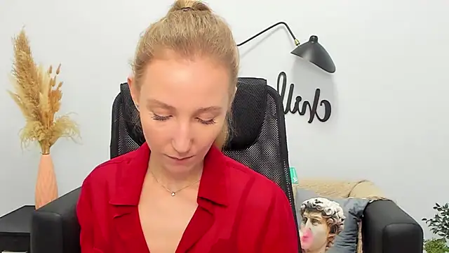 LolaWilsons online show from March 20, 2025, 12:22 pm