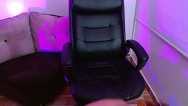 milfrousse online show from February 9, 2026, 10:19 am