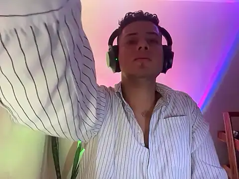 Malandralle online show from November 27, 2025, 2:35 am