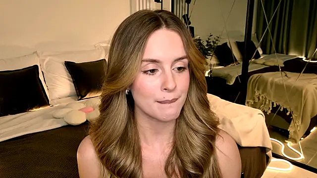 RozzitaBedberry online show from April 9, 2026, 2:11 pm