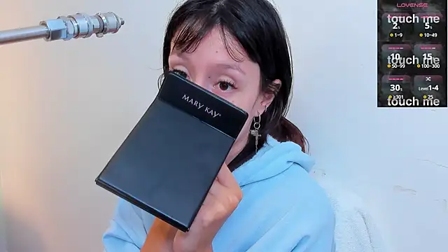 lizzy davis 1 online show from October 27, 2025, 3:54 am