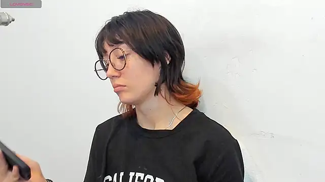 lizzy davis 1 online show from February 25, 2026, 3:49 am