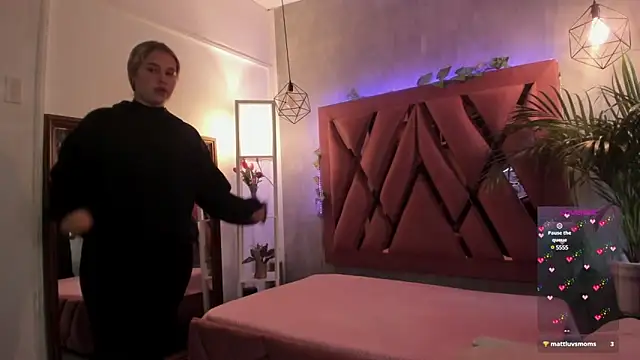 Haelycute online show from March 11, 2025, 11:33 am