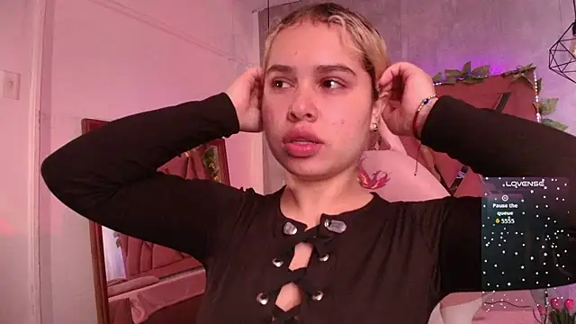 Haelycute online show from September 9, 2025, 11:32 am