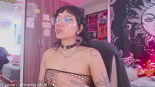 melissahowl online show from November 10, 2025, 5:56 pm