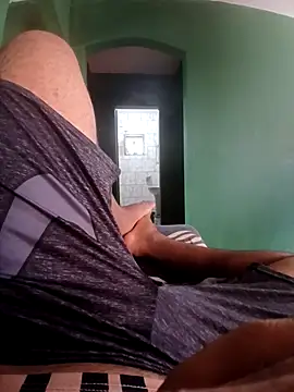 Snapshot of morenogts69 chatting on September 19, 2025, 3:24 pm morenogts69 online show from September 19, 2025, 3:24 pm