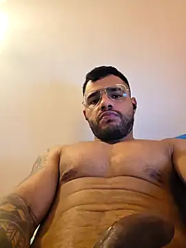 Snapshot of Macholatino8611 chatting on October 14, 2025, 4:52 pm Macholatino8611 online show from October 14, 2025, 4:52 pm