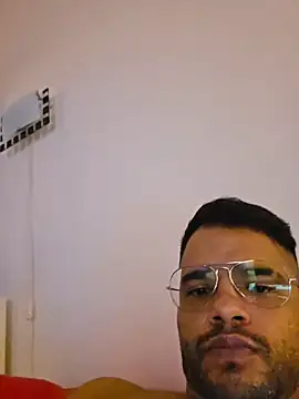 Snapshot of Macholatino8611 chatting on November 8, 2025, 4:40 pm Macholatino8611 online show from November 8, 2025, 4:40 pm