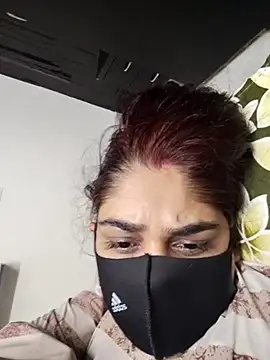 Snapshot of kirti__arora chatting on September 18, 2025, 8:05 am kirti arora online show from September 18, 2025, 8:05 am