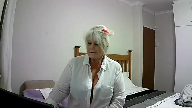 Snapshot of Miahotmilf chatting on December 24, 2024, 7:44 pm Miahotmilf online show from December 24, 2024, 7:44 pm