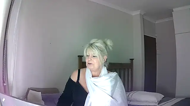 Snapshot of Miahotmilf chatting on December 29, 2024, 9:09 pm Miahotmilf online show from December 29, 2024, 9:09 pm