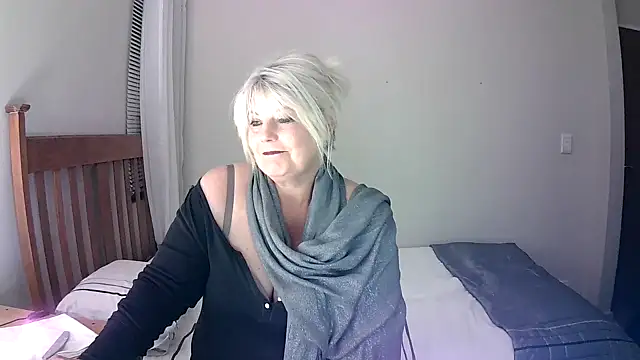 Snapshot of Miahotmilf chatting on January 16, 2025, 6:48 pm Miahotmilf online show from January 16, 2025, 6:48 pm