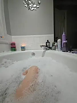 Snapshot of -Violet-1 chatting on January 6, 2025, 1:31 am -Violet-1 online show from January 6, 2025, 1:31 am