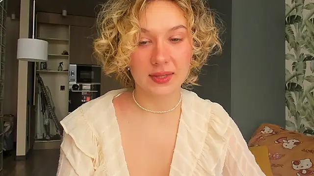 Lilith lutherlow online show from February 16, 2026, 1:29 pm