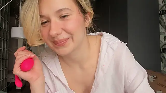 Lilith lutherlow online show from March 15, 2026, 12:00 pm