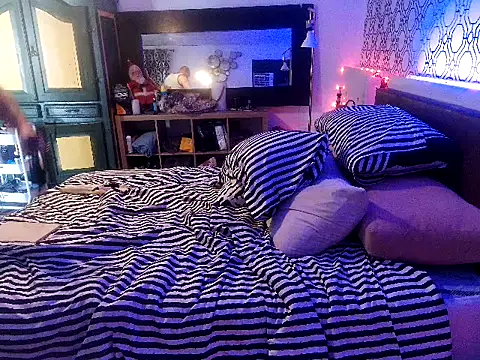 RawRyder8 online show from September 17, 2025, 2:02 am