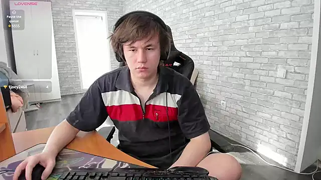 iliaskrislove online show from March 19, 2025, 10:55 am