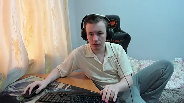 iliaskrislove online show from November 4, 2025, 6:34 am