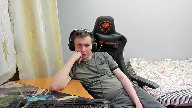 iliaskrislove online show from December 4, 2025, 5:43 pm