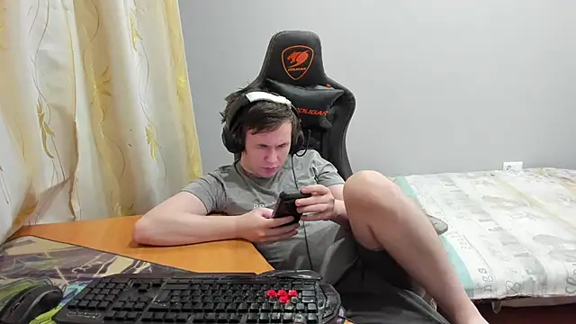 iliaskrislove online show from February 12, 2026, 5:52 pm