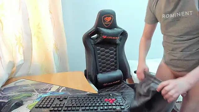 iliaskrislove online show from February 16, 2026, 11:39 am