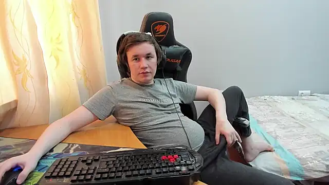 iliaskrislove online show from March 19, 2026, 4:16 am