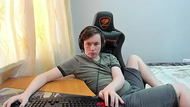 iliaskrislove online show from April 12, 2026, 1:16 pm