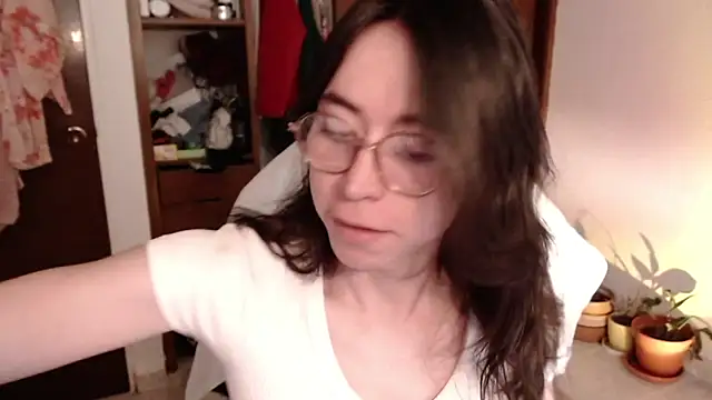 Snapshot of emily_pearl_ chatting on October 9, 2025, 8:40 pm emily pearl  online show from October 9, 2025, 8:40 pm