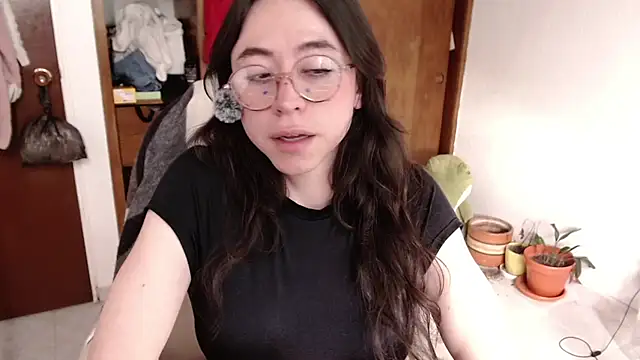 Snapshot of emily_pearl_ chatting on October 15, 2025, 7:36 pm emily pearl  online show from October 15, 2025, 7:36 pm