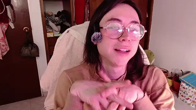 Snapshot of emily_pearl_ chatting on October 17, 2025, 9:17 pm emily pearl  online show from October 17, 2025, 9:17 pm