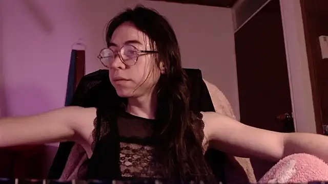 Snapshot of emily_pearl_ chatting on October 25, 2025, 10:45 am emily pearl  online show from October 25, 2025, 10:45 am