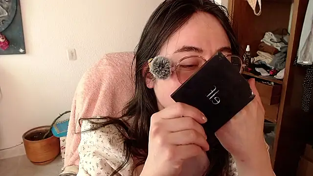 emily pearl  online show from January 18, 2026, 10:02 pm