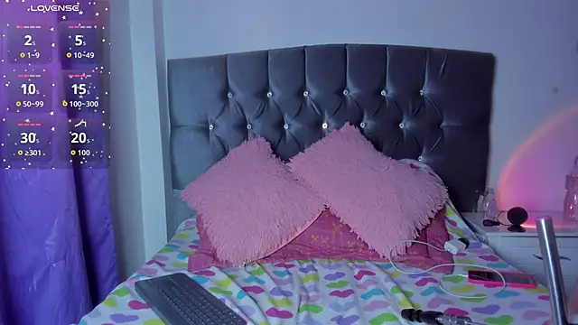 Veeronica Smith online show from September 30, 2025, 3:28 pm