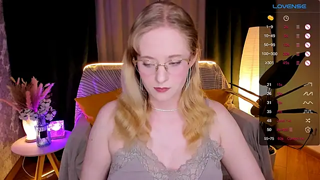 Aemilia  online show from January 13, 2026, 2:17 am