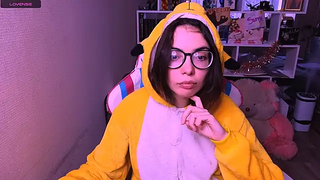 Snapshot of Sia_Shine chatting on December 15, 2024, 9:45 am Sia Shine online show from December 15, 2024, 9:45 am