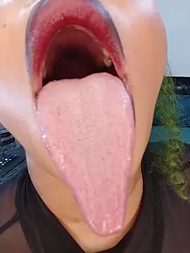 Snapshot of Sugartonguexx chatting on March 3, 2026, 7:09 pm Sugartonguexx online show from March 3, 2026, 7:09 pm