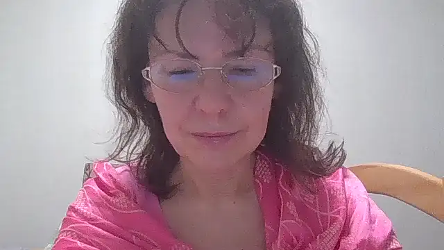 HollyJewel online show from March 21, 2025, 7:46 pm