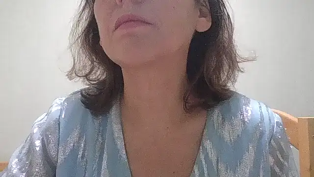 HollyJewel online show from October 26, 2025, 6:47 pm