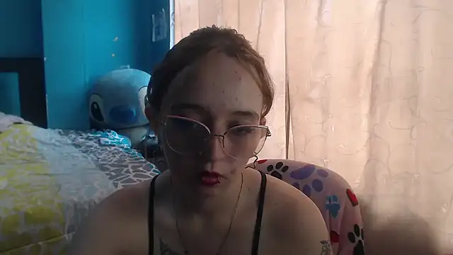 Liaroberts1 online show from January 27, 2025, 6:20 pm