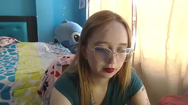 Liaroberts1 online show from February 1, 2025, 3:07 pm